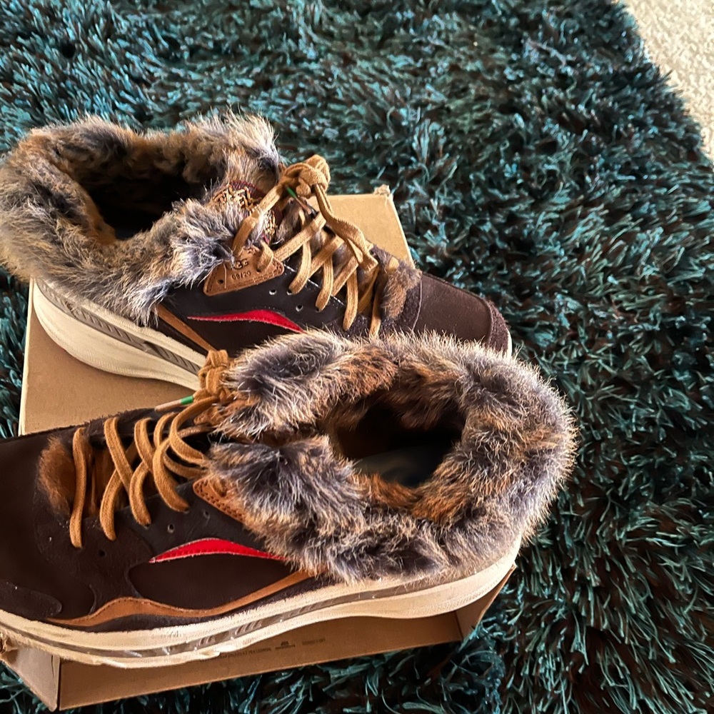 Ugg Bear sneaker.